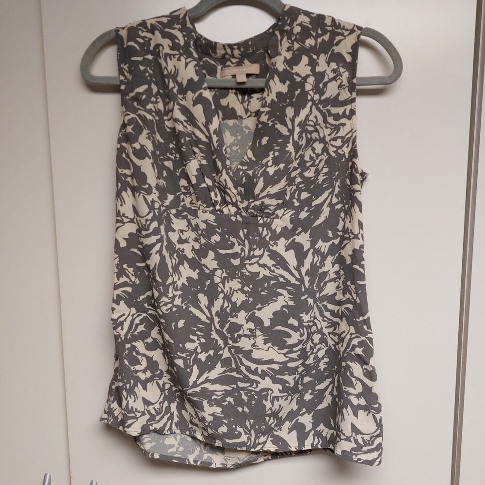 Banana Republic Women's V-Neck Abstract Floral Sleeveless Blouse